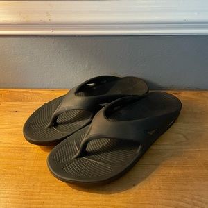 Oofos Ooriginal Men’s Size 14 W16 Recovery Sandals Black Thong Flip Flops.